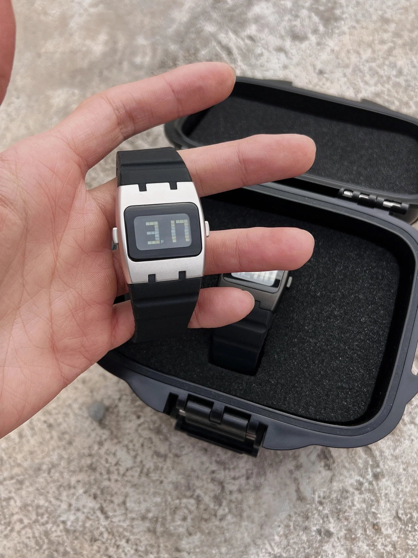 BENLY, IB DESIGN Unique Metal Watches Digital